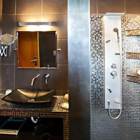 Monaco Проживание в семье Фару